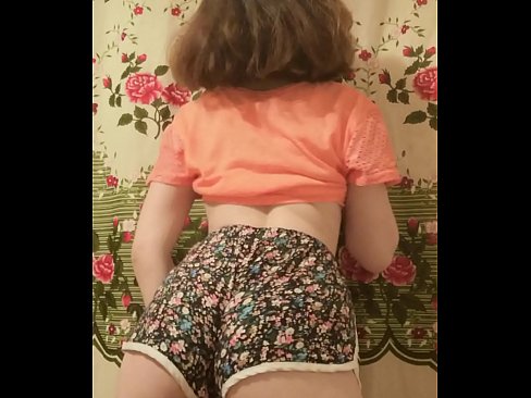 ❤️ Sexet ung babe laver en striptease ved at filme sine shorts på kamera ❤ Porno at da.novoporn-com.ru